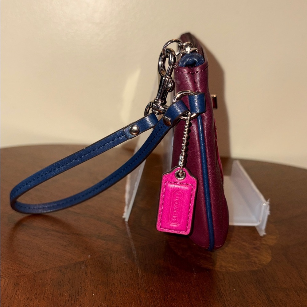 Coach Park wristlet smooth/quilted, leather Pink Burgundy Blue front turn lock - Picture 5 of 13